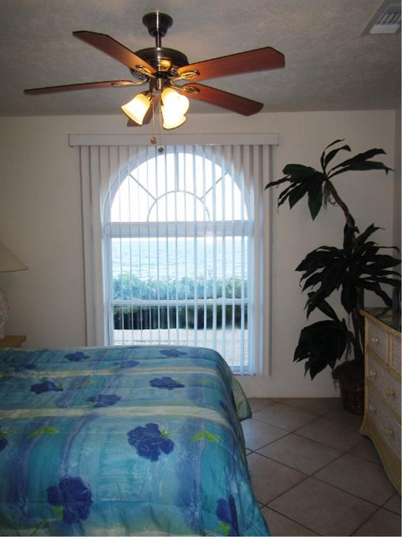 Cayman Breakers Aparthotel Cayman Brac Room photo