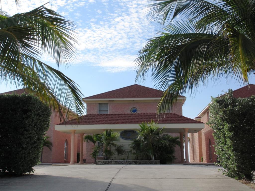 Cayman Breakers Aparthotel Cayman Brac Exterior photo